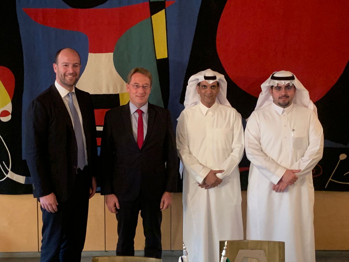 ludovic_pouille's tweet photo. Ravi d'avoir accueilli à la résidence de France la cérémonie de signature de l'accord de partenariat entre le groupe #AlOthaim &amp; la société française @espotparis, qui permet de renforcer la relation franco-saoudienne dans le domaine stratégique du #Gaming et de l'#eSports.
🇲🇫🤝🇸🇦 https://t.co/pB8WCfOBCR