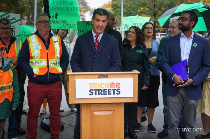 voteshekar's tweet photo. We won't stop until we get to zero deaths. #34AveOpenStreets is a true Vision Zero street. It’s a model for the rest of our city. We can't lose another grandparent, child, or friend to car violence. That’s the message we sent today with our 2nd anniversary safe streets event. 2/2 https://t.co/KLcAmug37x