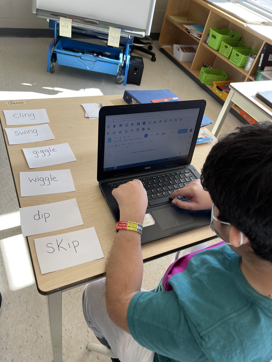MsPizzolon's tweet photo. Lots of visuals, tech, and tangible books for our literacy block = highly engaged students! 🥰 #yrdsb #literacy #education #specialeducation #asd #autism https://t.co/Zi3JRyuQOV