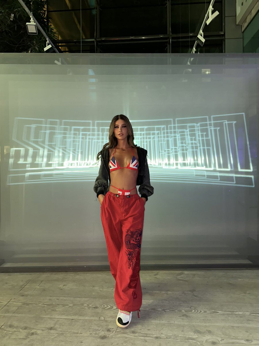 h__az__e_l's tweet photo. first trans ring girl 🥊 https://t.co/FzLYHUe7iC