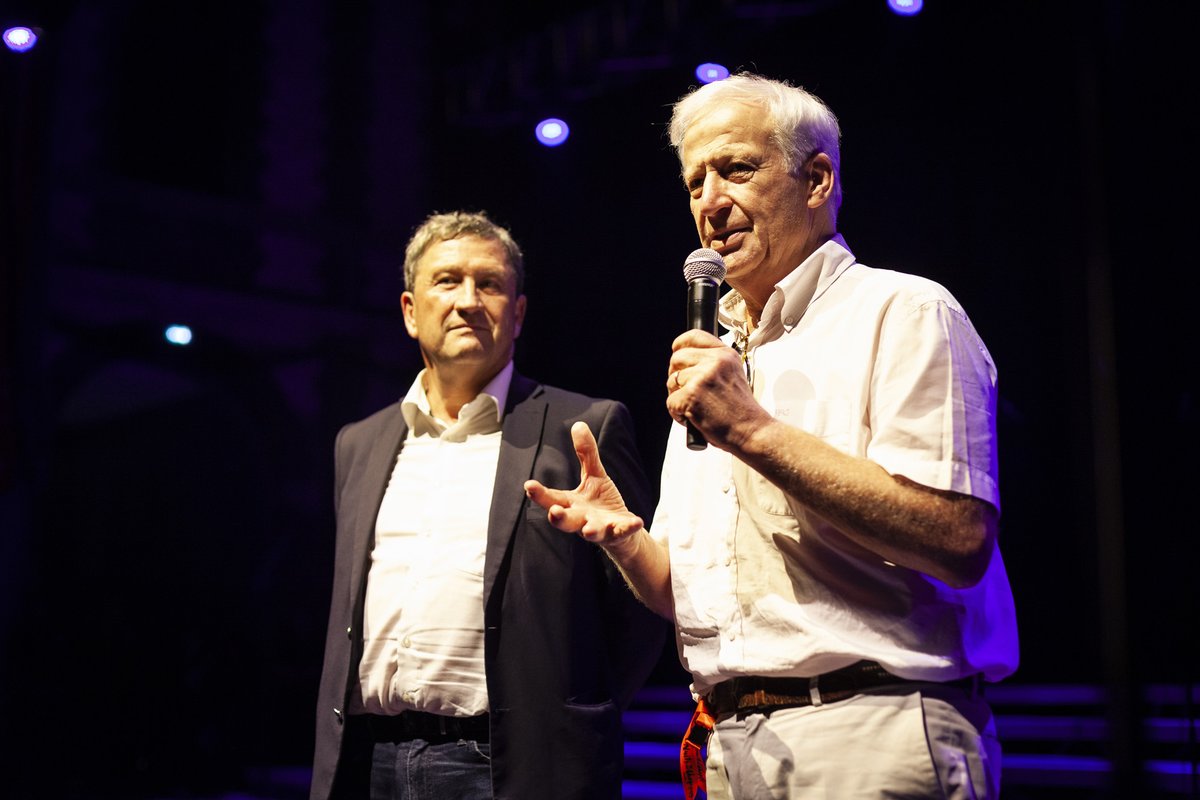 Hier soir, les collégiens du Chœur de l’Aube ont eu l’immense surprise d’être rejoints sur scène par Tryo. Ils ont interprété ensemble « Ta Planète ». 🌍
Un moment inoubliable pour les enfants et le public.

Merci au <a href="/AubeDepartement/">Département de l'Aube</a> pour son soutien 👏