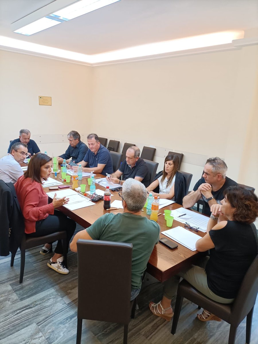 FilcaCisl's tweet photo. In corso a #Cagliari l'Esecutivo della Filca #Sardegna, con i segretari nazionali Cristina Raghitta e Ottavio De Luca. Si parla di #infrastrutture, #sicurezza nei #cantieri, rilancio dell'attività sindacale, bilateralità. https://t.co/gvfKFkVeRn