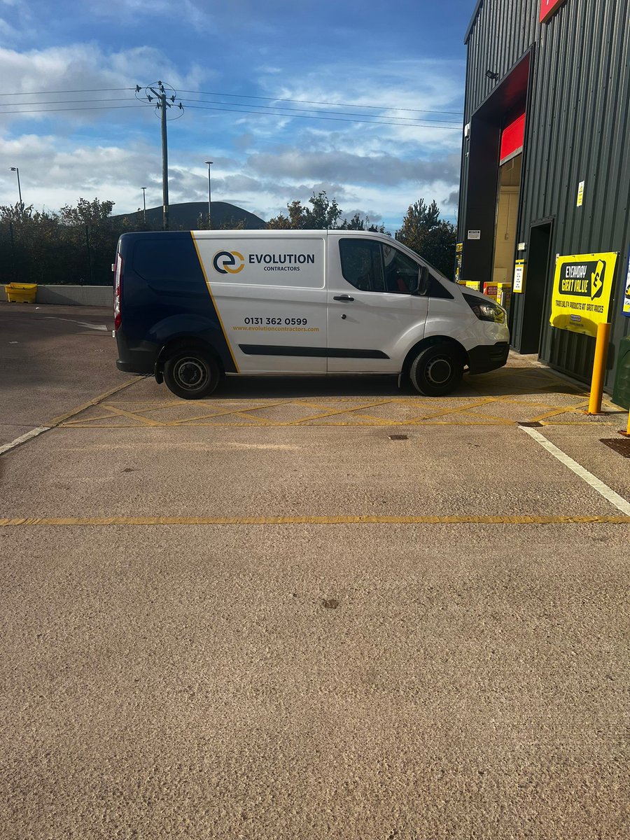 EvoContractor's tweet photo. Thanks to MacSigns for starting work on our new fleet signage. The first vehicle looks great 😍😍😍 #commercialcontractors #edinburghbuilders #evolutioncontractors https://t.co/8LPVtFqFQp