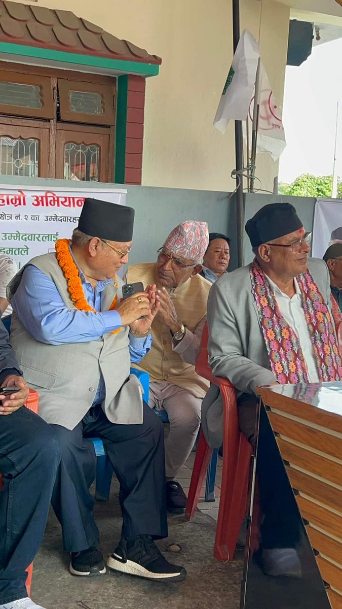 umesh_1956's tweet photo. यहाँहरूको स्नेह, आशीर्वाद, शुभेच्छा र विश्वासले मलाई चितवनको सेवामा अनवरत खटिरहन प्रेरणा र ऊर्जा मिलेको छ । 
जय नेपाल! 🌳 https://t.co/SLvVfpgRzJ