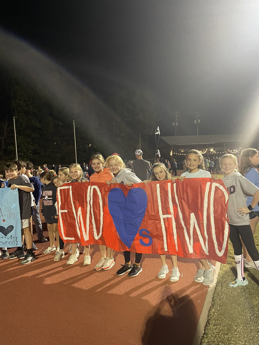 Thanks <a href="/EdgewoodElem/">Edgewood</a> for coming &amp; cheering on the Patriots to victory against Briarwood. <a href="/HWD_Football/">HOMEWOOD FOOTBALL</a> is 6-0 in league play! The Patriots will host the first round of the state playoffs on Nov 4. #WeAreHWD