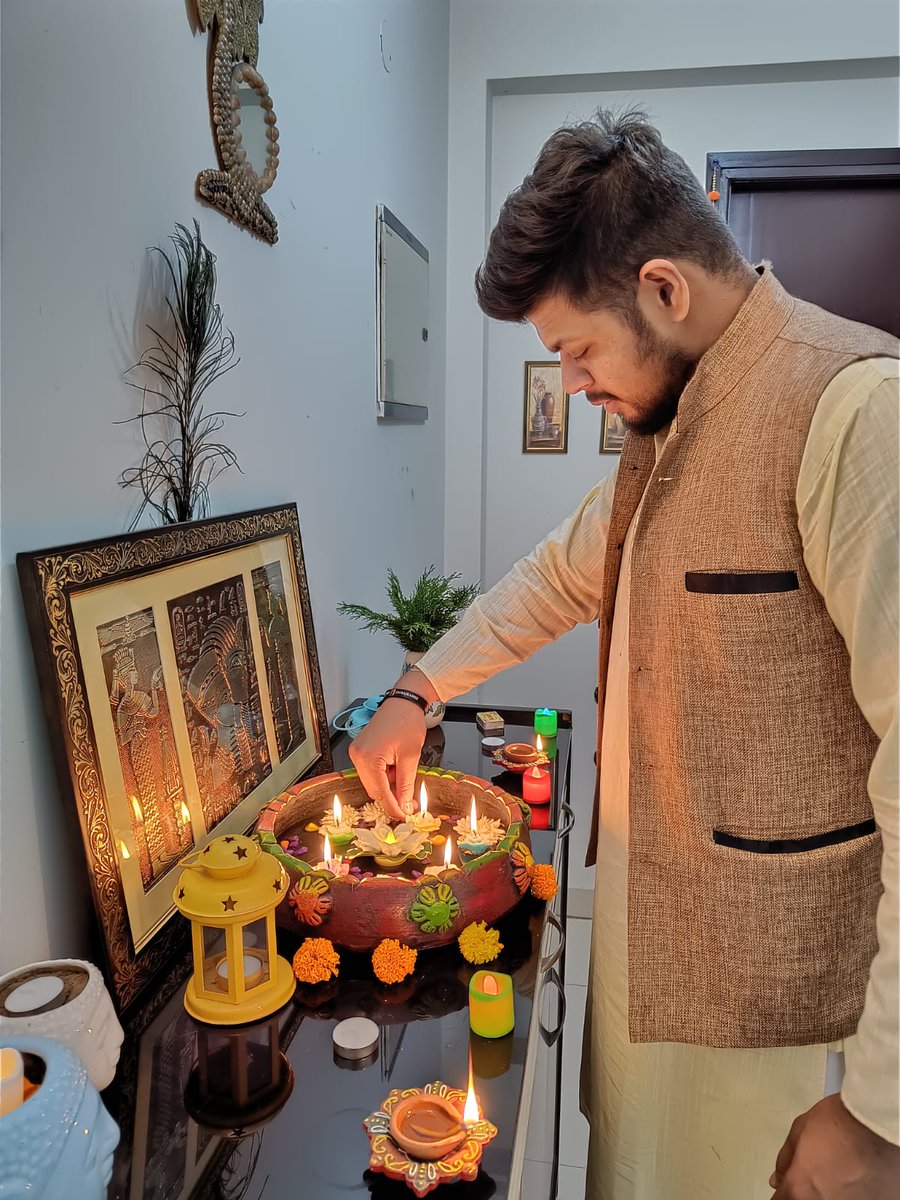 asrx001's tweet photo. Happy Diwali 2022 to everyone!!💥💜 May this Diwali enlighten your homes, health and wealth💫❤️ https://t.co/o95Vdn5WTM