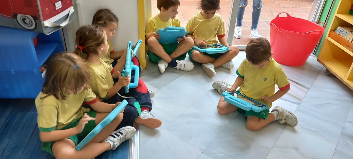 InfantNatzEsplu's tweet photo. Aprenent junts #P5fixis #Ciberemat https://t.co/DRJD4YkUCM