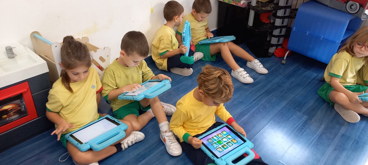 InfantNatzEsplu's tweet photo. Aprenent junts #P5fixis #Ciberemat https://t.co/DRJD4YkUCM