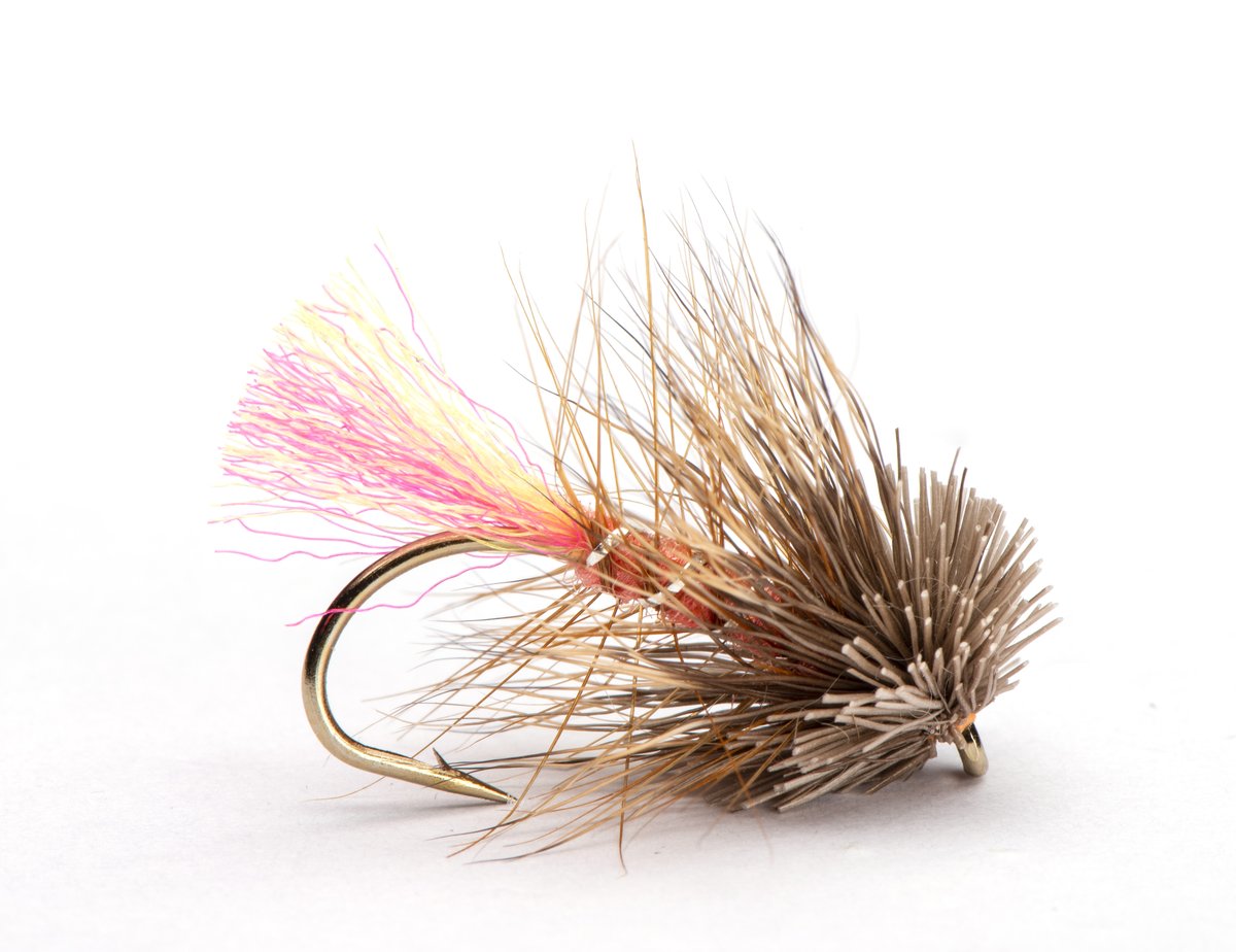 FFFTmag's tweet photo. Tie a peach. How to tie a deer-hair wing and Muddler head simultaneously... and fast. Magnus Angus demonstrates his 'easy trim' technique on a Peach Mini-Muddler in the November issue.
#flytying #muddlers #minimuddlers #deerhair #minilures #wetflies #lochflies #techniques #ffft https://t.co/xNWQknm0mM
