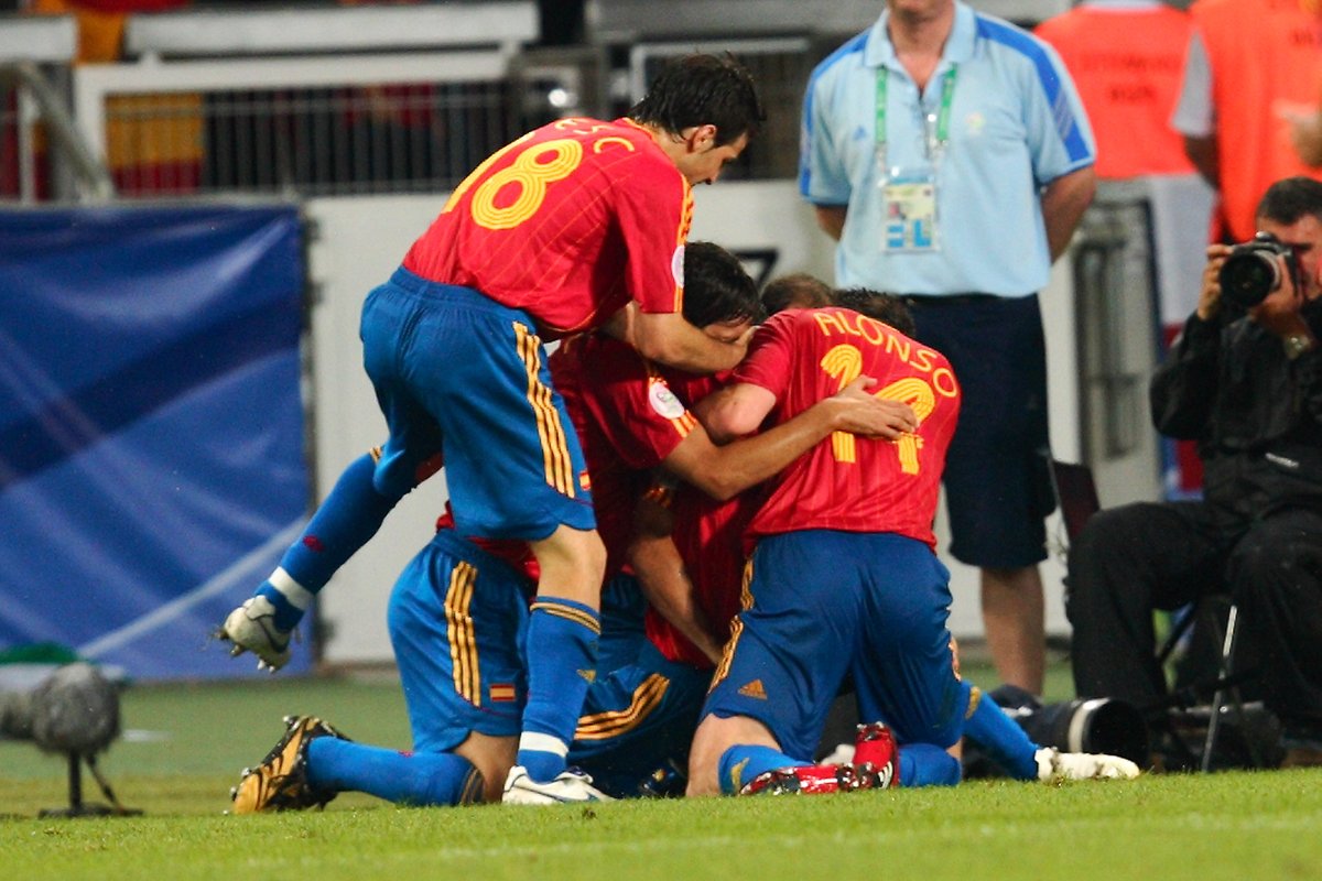 ⏳ ¡Quedan 3️⃣0️⃣ días para que España debute en el Mundial de #Qatar2022! 🇪🇸 🤔 ¿Sabías que solo hay tres selecciones con más participaciones en los mundiales que la @SEFutbol? 🌍✨España es un clásico del Campeonato del Mundo. ✨🌎 🔗 bit.ly/participacione… #VamosEspaña
