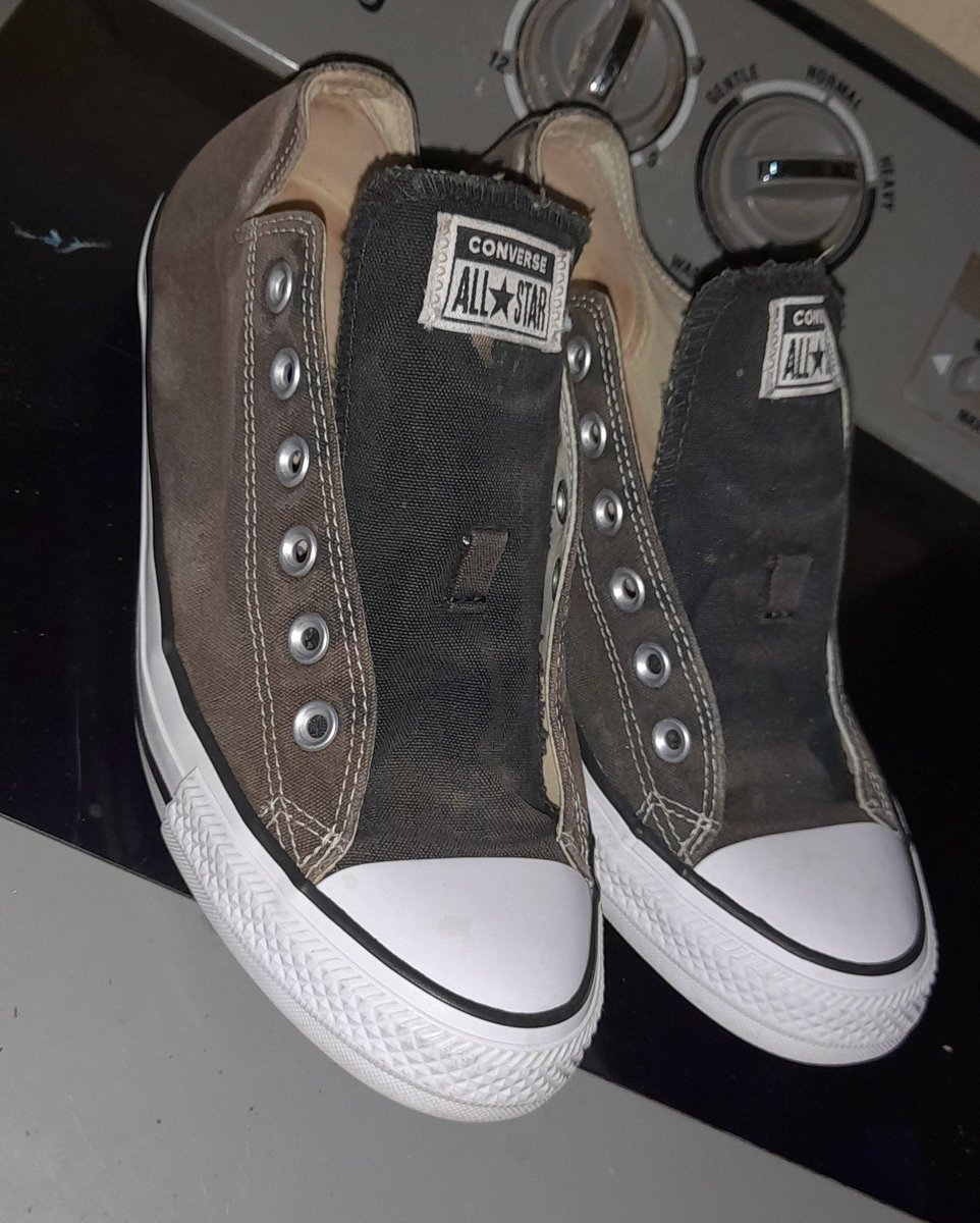 SimplyFoxen's tweet photo. @Carolinerathabe For those asking for black All Star sneakers, I restore them. 

Before pic (1st Frame)

After pictures ( Frame 2-4) https://t.co/yOO3T78mPK