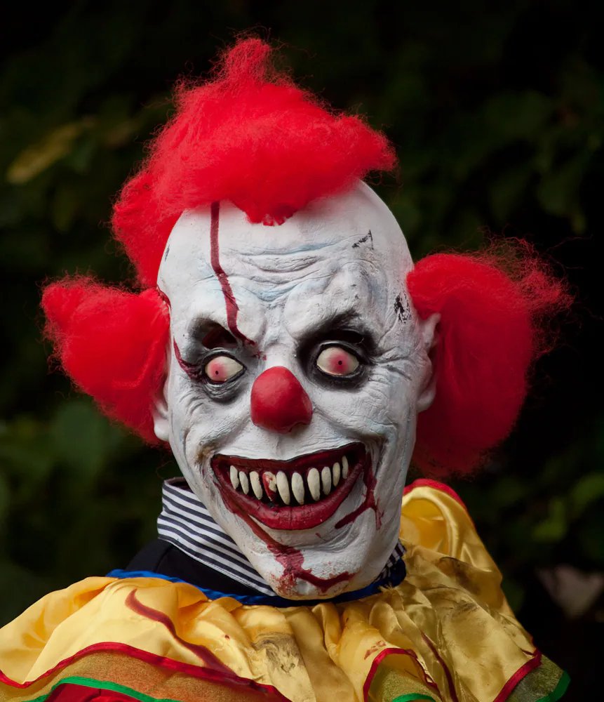 Mandy_eng101's tweet photo. 4. Last, but definitely not the least helpful tip...if you see a clown, run the other way and don’t stop running. https://t.co/Vn7rcVmwr7