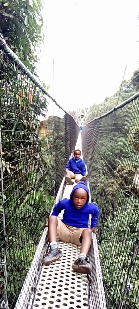 EspoirMuramira's tweet image. Éducation as one of the pillar in community department @NyungwePark  there is on going activity of schools visit where more than 1000 students are visiting the park to be aware of @NyungwePark protection and #Enviroment in general. #RDB, #EnvironmentRw #AfricanParks, #ProtaisN