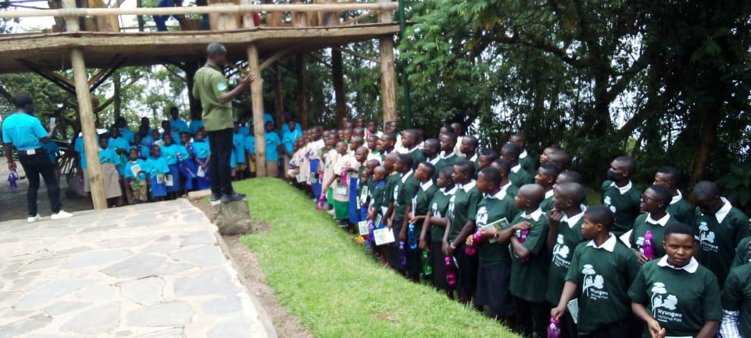 EspoirMuramira's tweet image. Éducation as one of the pillar in community department @NyungwePark  there is on going activity of schools visit where more than 1000 students are visiting the park to be aware of @NyungwePark protection and #Enviroment in general. #RDB, #EnvironmentRw #AfricanParks, #ProtaisN