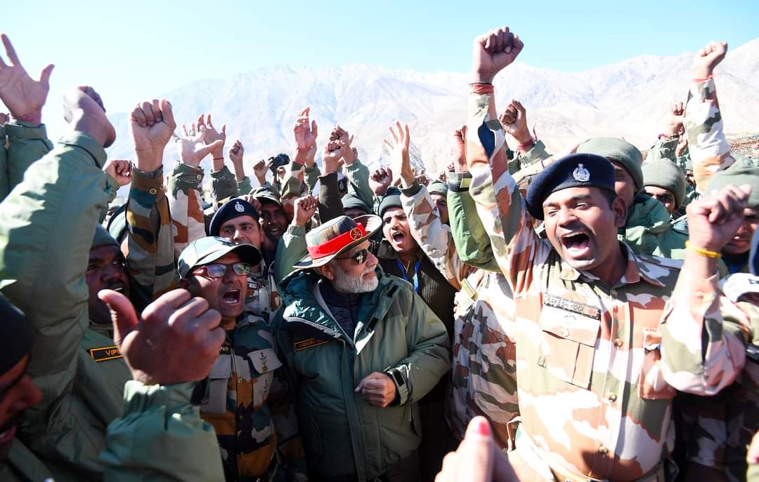"Diwali Is Even More Special When Celebrated With Our Brave Soldiers" Pm #NarendrModi from #kargil 
তিনিই একমাত্র প্রধানমন্ত্রী, টানা নয় বছর দীপাবলী উৎযাপন করেছেন। প্রধানমন্ত্রী মনে করেন সমগ্র ভারতবাসী, তাঁর পরিবার, সেনা জওয়ান তাঁর পরিবার ।
#জয়_মা_কালী
#হর_হর_মহাদেব