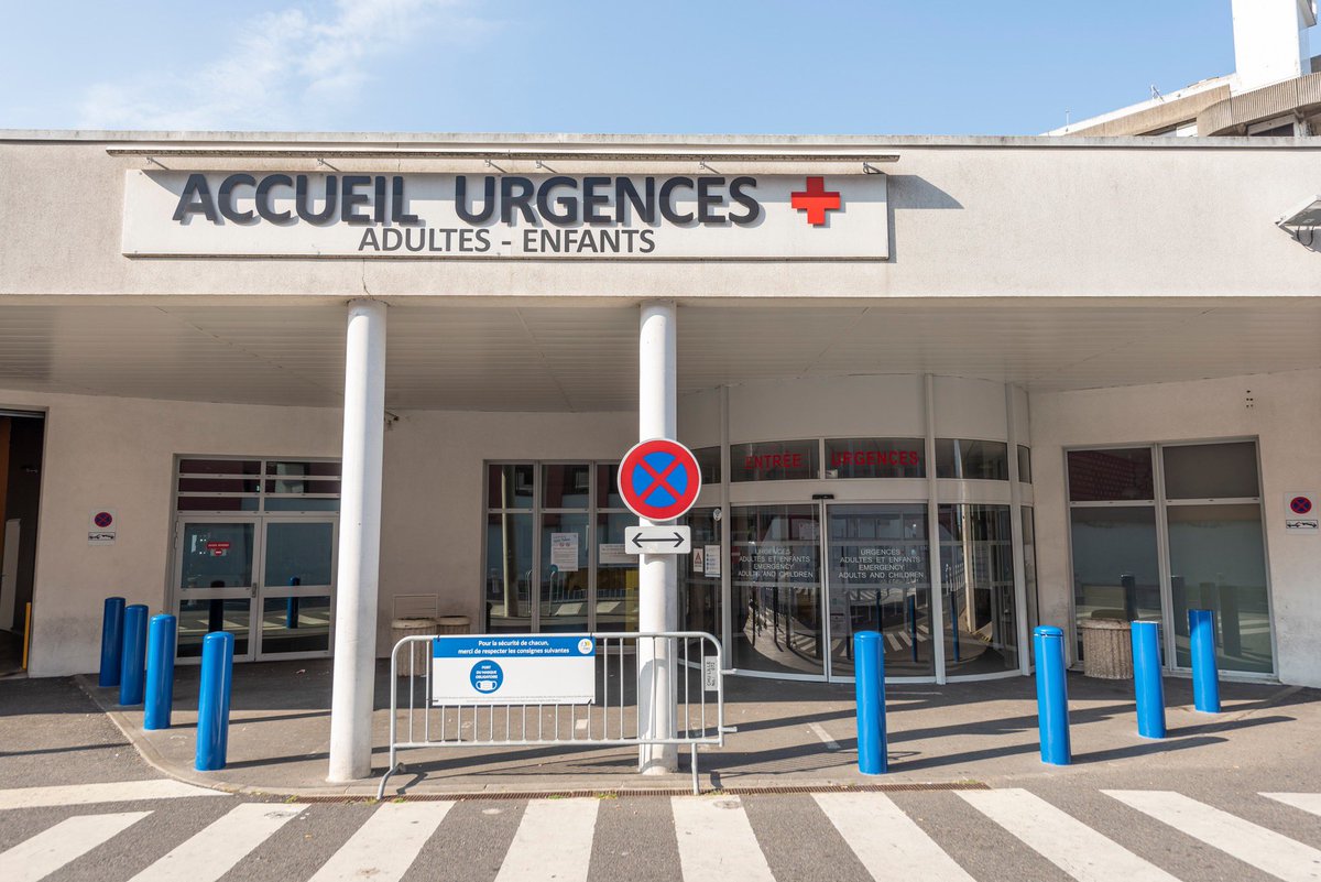 Les services d’urgences pédiatriques et adultes connaissent une forte activité en raison de l’épidémie de #bronchiolite chez les nourrissons, de la reprise de la circulation du #COVID et de la survenue précoce des premiers cas de grippe et de gastro-entérite ⤵️