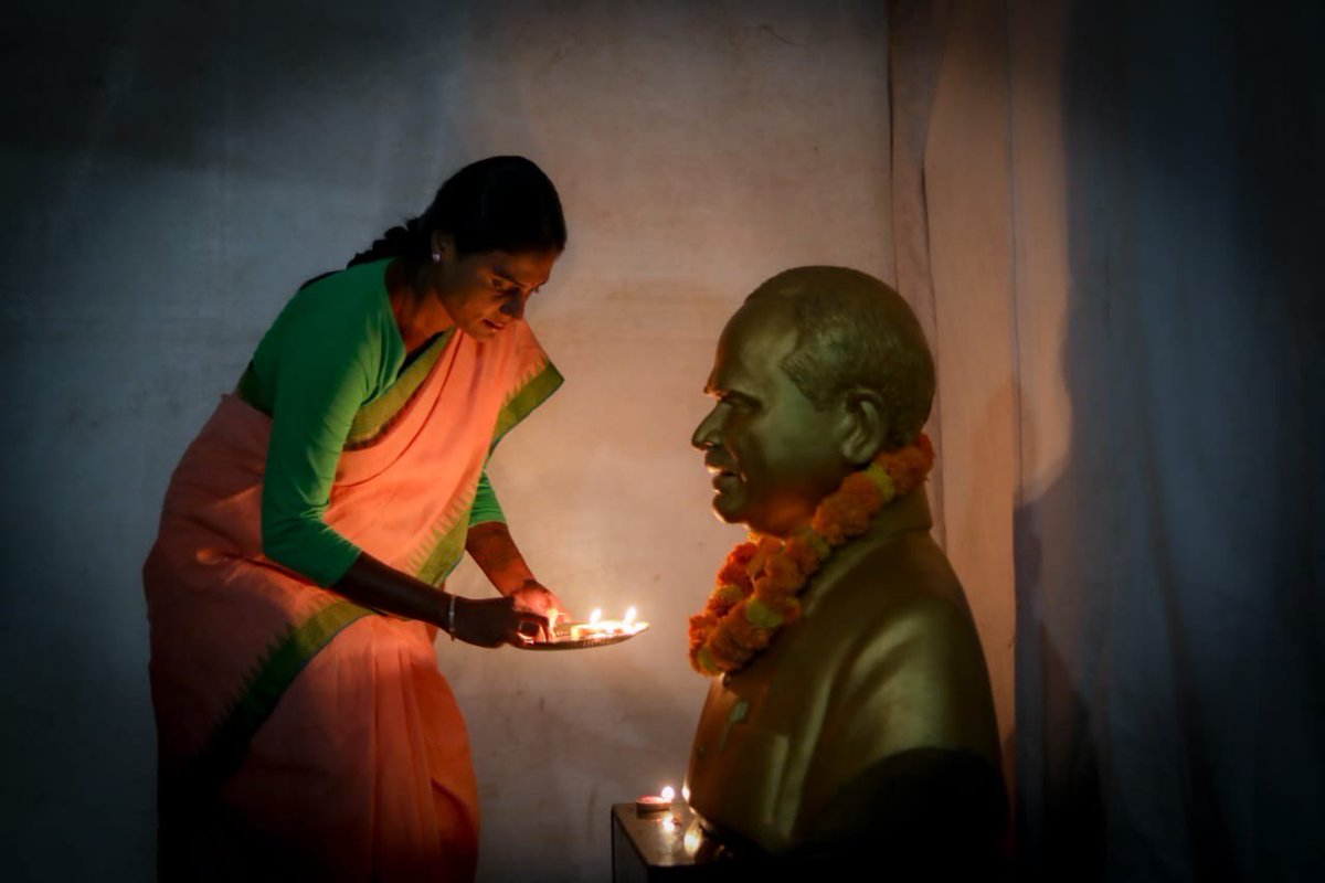 realyssharmila's tweet photo. చెడుపై ‘మంచి’ సాధించిన విజయానికి ప్రతీక దీపావళి. స్త్రీ శక్తికి ప్రతి రూపం దీపావళి. వెలుగులు విరజిమ్మే ఈ దీపాల పండుగ ప్రతి ఒక్కరి ఇంట్లో సుఖశాంతులు తీసుకురావాలని కోరుకుంటూ రాష్ట్ర ప్రజలందరికీ దీపావళి శుభాకాంక్షలు.
#HappyDiwali_2022 https://t.co/GlY2GuZyRN