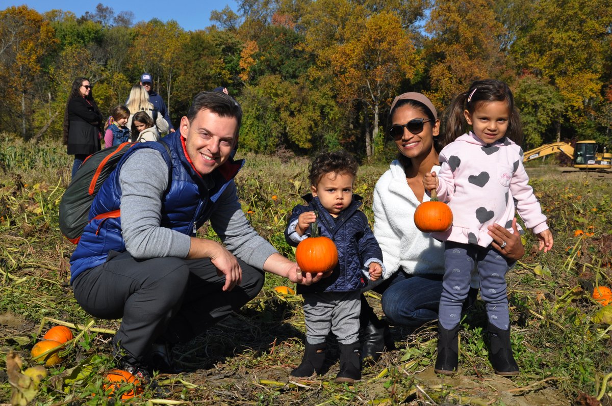 mfsfox's tweet photo. It was a beautiful morning for the Moorestown Friends School community event @springdalefarms on Saturday - hayrides, pumpkin picking, delicious apple cider donuts, and fun! Thank you to volunteers who assisted with the event. https://t.co/ubfqMsMm1v