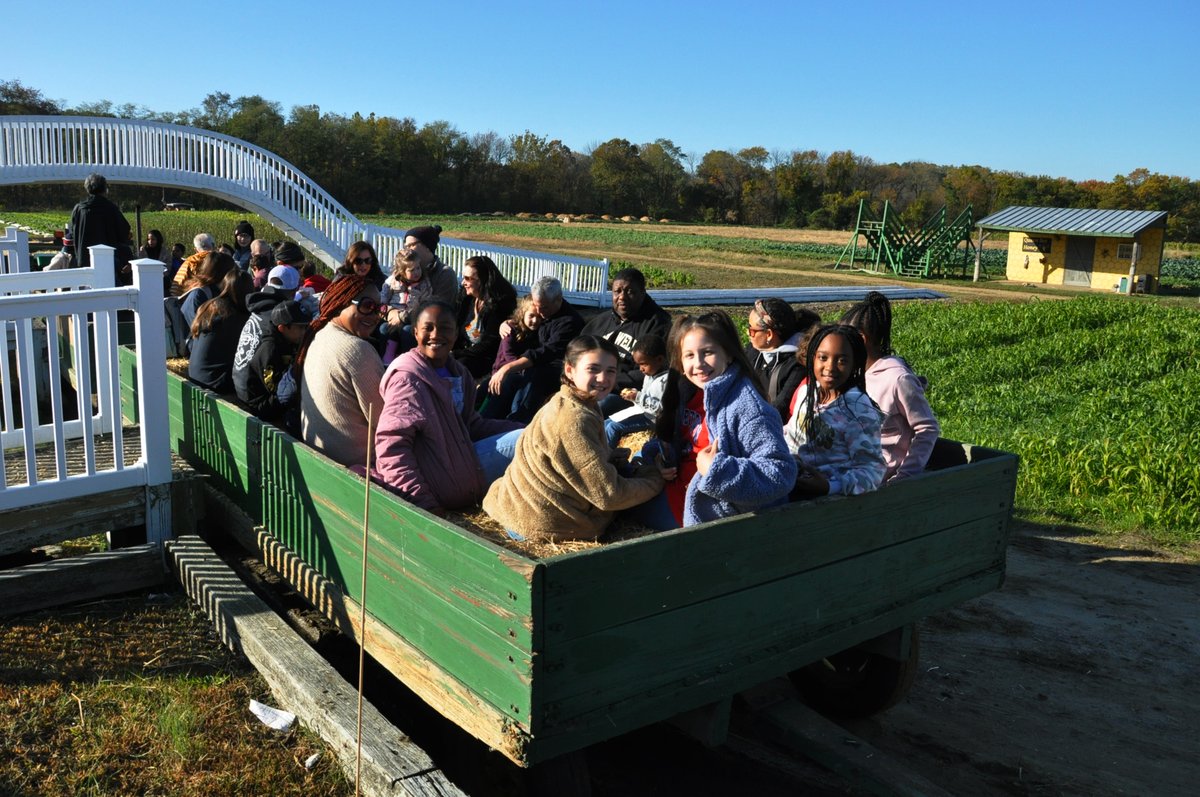 mfsfox's tweet photo. It was a beautiful morning for the Moorestown Friends School community event @springdalefarms on Saturday - hayrides, pumpkin picking, delicious apple cider donuts, and fun! Thank you to volunteers who assisted with the event. https://t.co/ubfqMsMm1v
