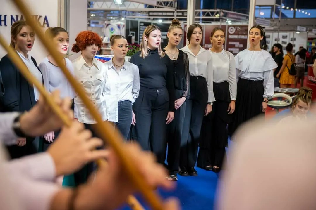 MINprosvete's tweet photo. 😍Данашњи дан на 51. Сајму образовања штанд #mpntr обележили су наступи уметничких и музичких школа!
🎼 #MuzickaSkolaMokranjac дирљивим наступима представила је своје умеће и задивила све посетиоце нашег простора у оквиру једног од најпосећенијих културних догађаја у нашој земљи https://t.co/nXqMPuUdMn