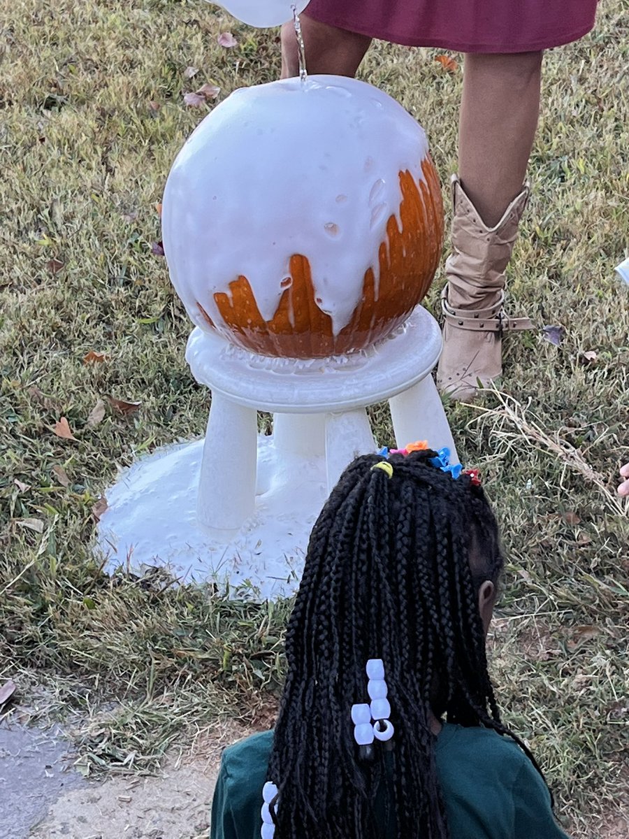 RCPS_EarlyLearn's tweet photo. Pumpkin Erosion #science #pumpkinscience #MondayMorning #Mondayvibes #dph #pat https://t.co/0GnISbAXVG