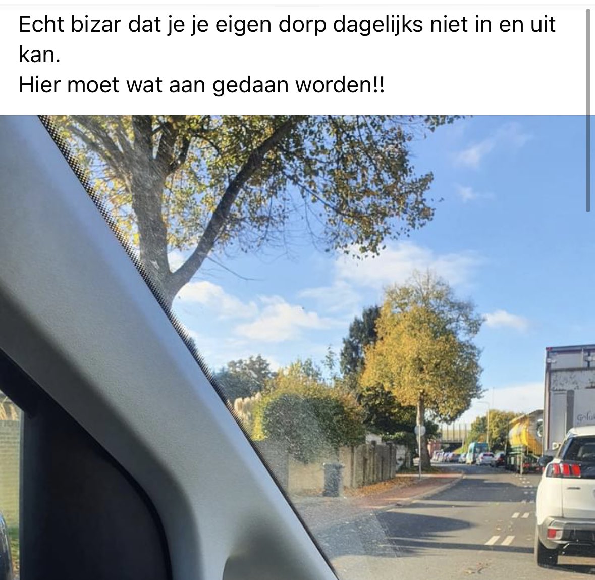 LLBWestBetuwe's tweet photo. Wederom een voorbeeld voor B&W West Betuwe & Provincie Gelderland #completechaos #sluipverkeer #gevaarlijkesituatie #WestBetuwe https://t.co/3xzbHypWL8