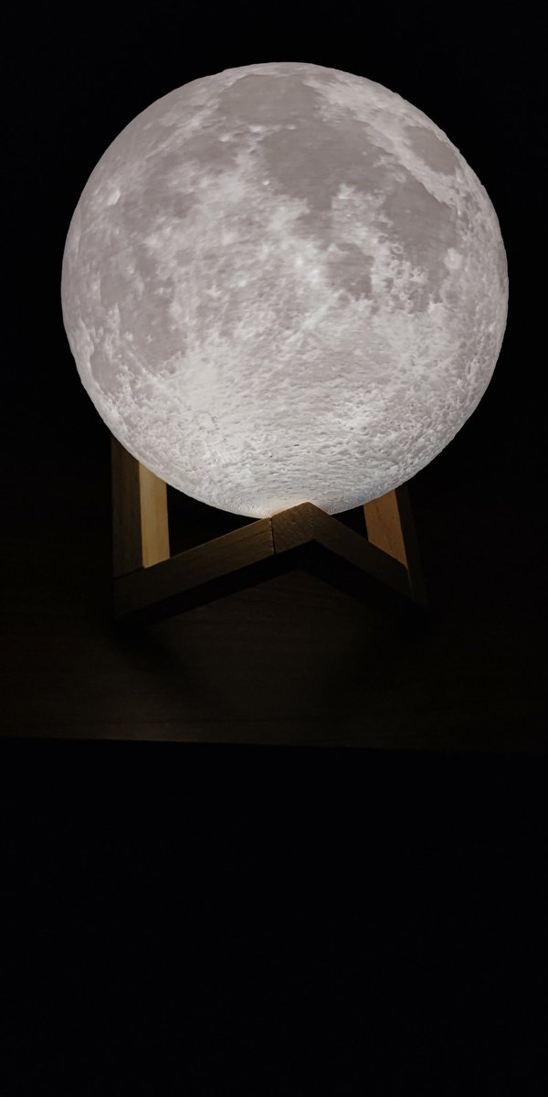 StellA_HimawaR1's tweet photo. お月さまがやってきた.゚+.(*´∀ ` *).+゚.
お月さま捕まえた(* ´艸`*)🌕❤✨
今1のお気に入り❤🌕❤
#匠の誠品
#3Dプリンターランプ
#3Dプリンター
#満月
#掌にお月さま
#綺麗
#3Dprintedlamp
#fullmoon https://t.co/D9tittX49v