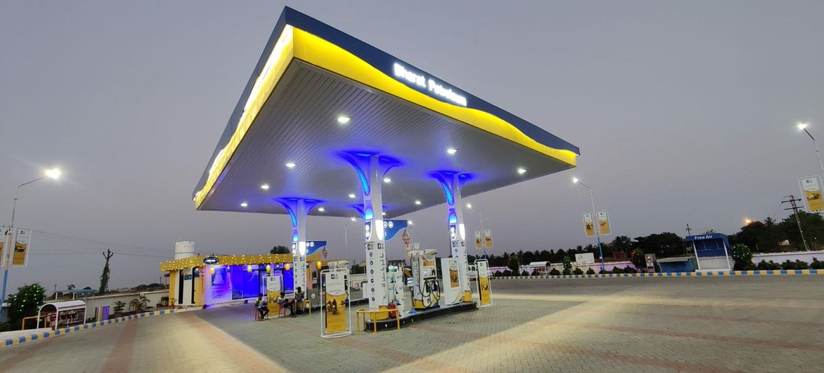 jejurkarpankajd's tweet photo. Wishing all our valued patrons abundance of joy this Diwali. 
From the BPCL team at M/s Paras Fuel , Jamnagar
#HappyDiwali
#photooftheday
#powerwithinyou
#PureforSure #BharatPetroleum #BPCLfuelstations #EnergisingLives 
 
@BPCLimited
 
@kulsachin2412
 
@TushPai https://t.co/RTMPbEXGVu