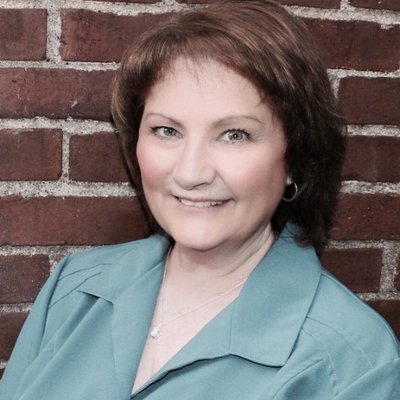 Please Follow Monica McCabe <a href="/monicamccabe/">Monica McCabe ✈️</a>  📚  Click on her website to checkout her 3 books monicamccabe.com  I bought this one 😃