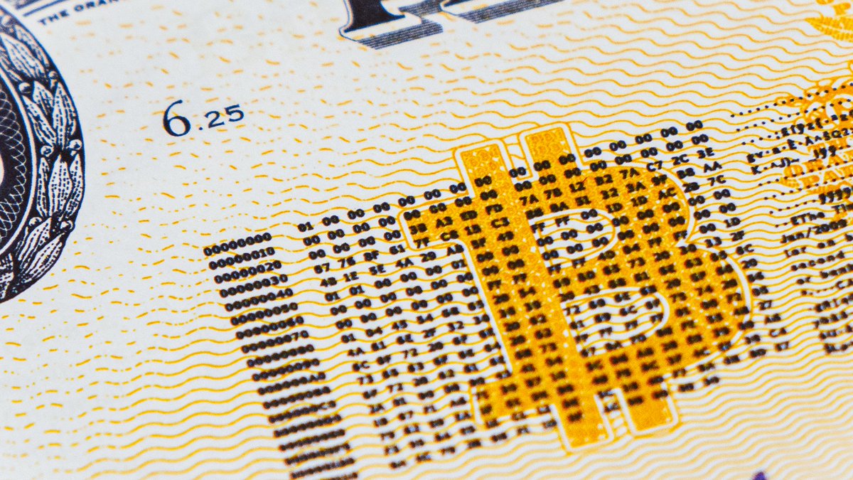 BitcoinMagazine's tweet photo. Limited edition #Bitcoin bank notes are going out to all 
@BitcoinMagazine annual subscribers with The Orange Party Issue.
  
We have 500 notes set aside for new subscribers. Get yours before they're gone! https://t.co/Th8ehykJbn https://t.co/X6mlJUbLib