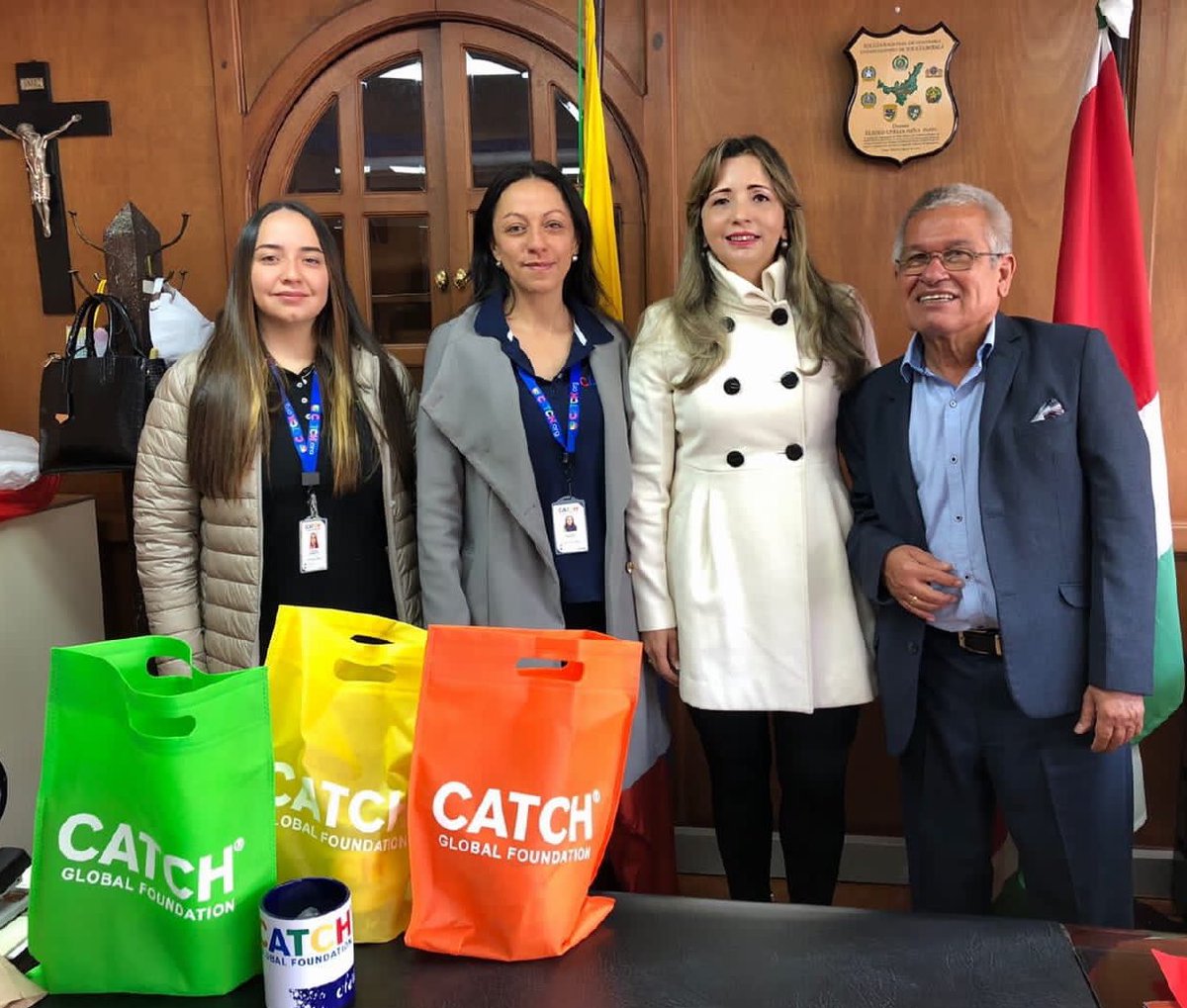 SecEducacionBoy's tweet photo. En el despacho de la secretaria de @sedboyaca, Elided Ofelia Niño Paipa, integrantes de la Fundación CATCH, realizaron una reunión previa a la actividad que se realizará en IE “Simón Bolívar” de Soracá con docentes de Jornada Única sobre educación física y emocional este 25/10. https://t.co/Pu7aDz2Hsw