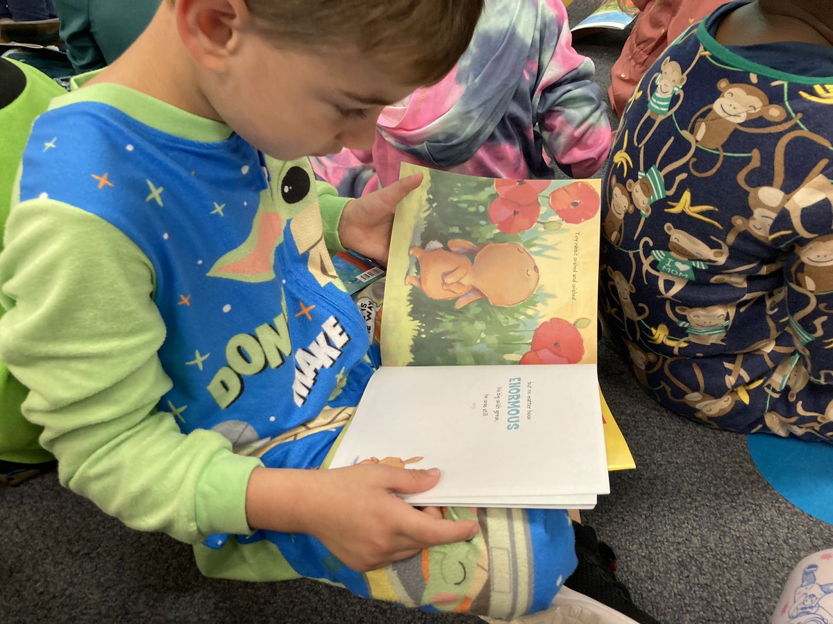 JackWeikert's tweet photo. Itβs Book Box Day!!! #BookBoxDay
What a special way to start our Monday with two new books added to each of our home libraries! Happy Monday! πππ
@BASDLincolnCS π΅π https://t.co/P7mRNVAIjy