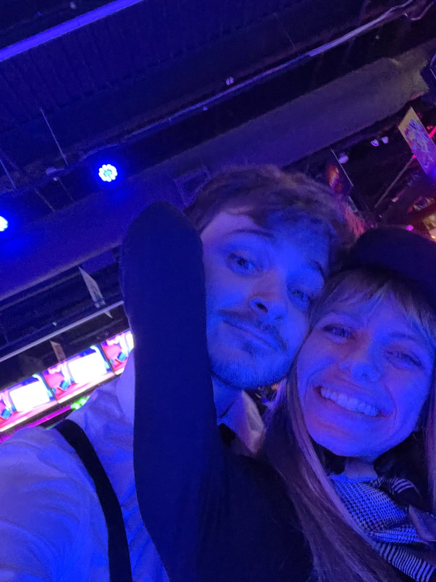 baystclair's tweet photo. PDA https://t.co/MNzhF8PLU6