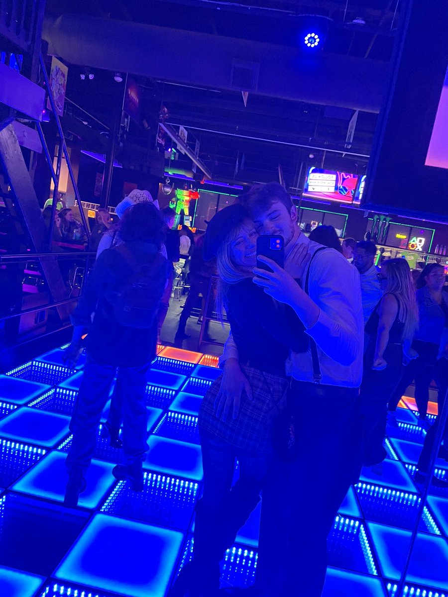 baystclair's tweet photo. PDA https://t.co/MNzhF8PLU6