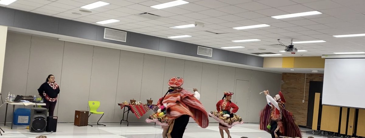 Last week at Lincoln a great performance by the Center of Peruvian Arts took place. What a great experience!!! Thank you #PTO, #SraJacoby #SrPachas for making it happen !!! #upatlincoln #vision97 <a href="/Chicago_IC/">Instituto Cervantes Chicago</a> <a href="/oakparklibrary/">@oakparklibrary</a>
<a href="/OakPark97/">Oak Park District 97</a> #WeAreD97