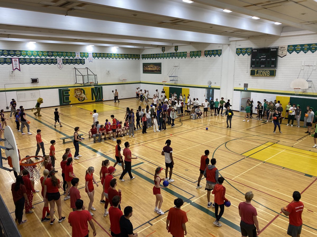 Our first Pep Rally in 3 years … honouring our fall teams!  Thank you to Athletic Council for organizing this awesome event!  And high fives for our athletes! #EOMLionsPride😎👍