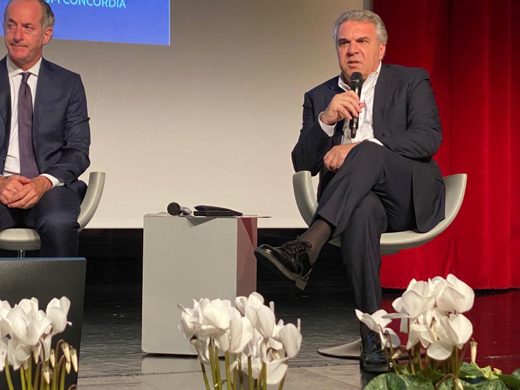 CislNazionale's tweet photo. “Grazie a @cislfvg e a @UsrVeneto per questo incontro in cui abbiamo sottolineato l’importanza di unire le forze verso obiettivi comuni. Questo approccio, declinato a due regioni industriose, affini e complesse come le vostre, chiama alla massima cooperazione”: #LuigiSbarra https://t.co/KHdCube2fl