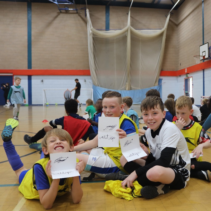 DCCTOfficial's tweet photo. October half term coaching began today, and Under 21 players @will_gp10 and @osazeeaghatise popped by! 👋

It marks the start of our new Rams Family Support project, with free places available for children in receipt of free school meals, along with recipe bags to take home 🍏