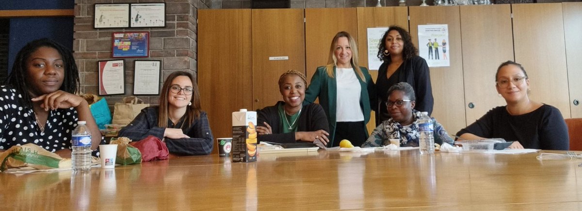 ght_gpne's tweet photo. 💼[#FORMATION #CHIRB]
🎬Esprit d'équipe &amp; #management ➡️Clap de fin pour les nouveaux encadrants ! Ce sont 12 nouveaux cadres qui ont clôturé 2 jours de #formation complètes afin de faciliter leur intégration au sein de l'hôpital Robert Ballanger à #Aulnay. #Bienvenue à eux ! 👋 https://t.co/I9FBrEjyEI