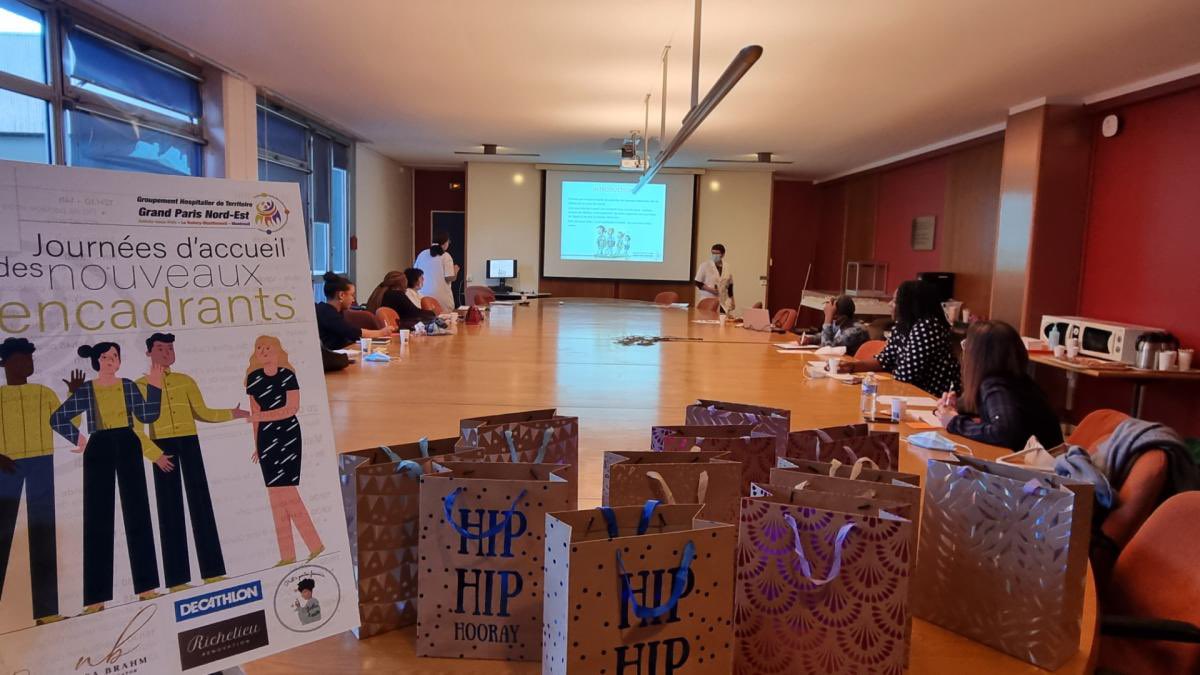 ght_gpne's tweet photo. 💼[#FORMATION #CHIRB]
🎬Esprit d'équipe &amp; #management ➡️Clap de fin pour les nouveaux encadrants ! Ce sont 12 nouveaux cadres qui ont clôturé 2 jours de #formation complètes afin de faciliter leur intégration au sein de l'hôpital Robert Ballanger à #Aulnay. #Bienvenue à eux ! 👋 https://t.co/I9FBrEjyEI