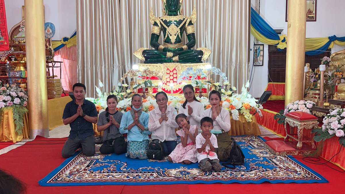 sak8969's tweet photo. กฐินที่บ้านครับ  ทำบุญ  โรงทาน  เอาบุญ มาฝากทุกๆท่านครับ https://t.co/3aRv69oCnl