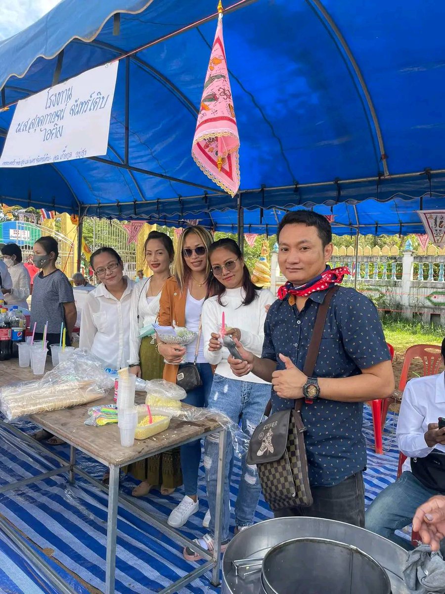 sak8969's tweet photo. กฐินที่บ้านครับ  ทำบุญ  โรงทาน  เอาบุญ มาฝากทุกๆท่านครับ https://t.co/3aRv69oCnl