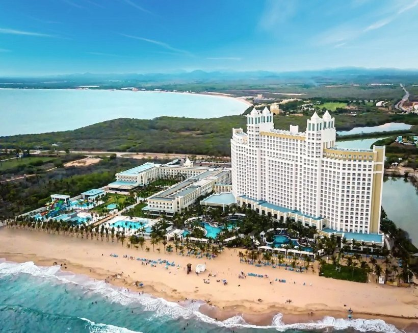 on Twitter in Mazatlán, Mexico