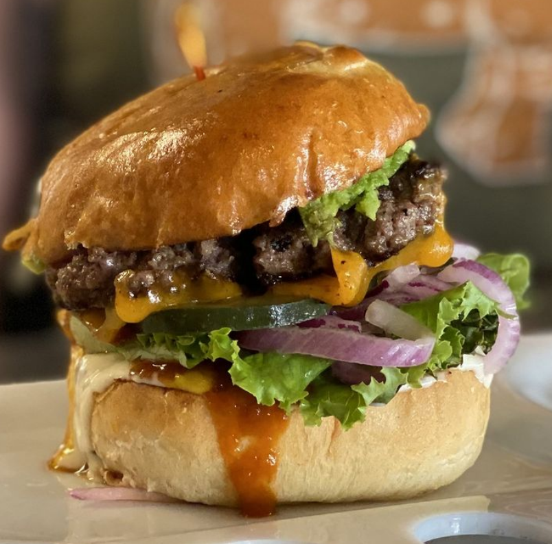 EatGuideBoise's tweet photo. It seems like Monday is off to a great start. 😊 ✨

Head over to Boise Fry Company 🥔 and fall in love with BFC burger all over again.🌞

📍📸@boisefryco 🌭🍟
#TheEatGuide #visitboise #visitidaho #boisefood #thisisboise #boiserestaurant #boisefoodandwine #boisebucketlist https://t.co/E1w9U2SOpy