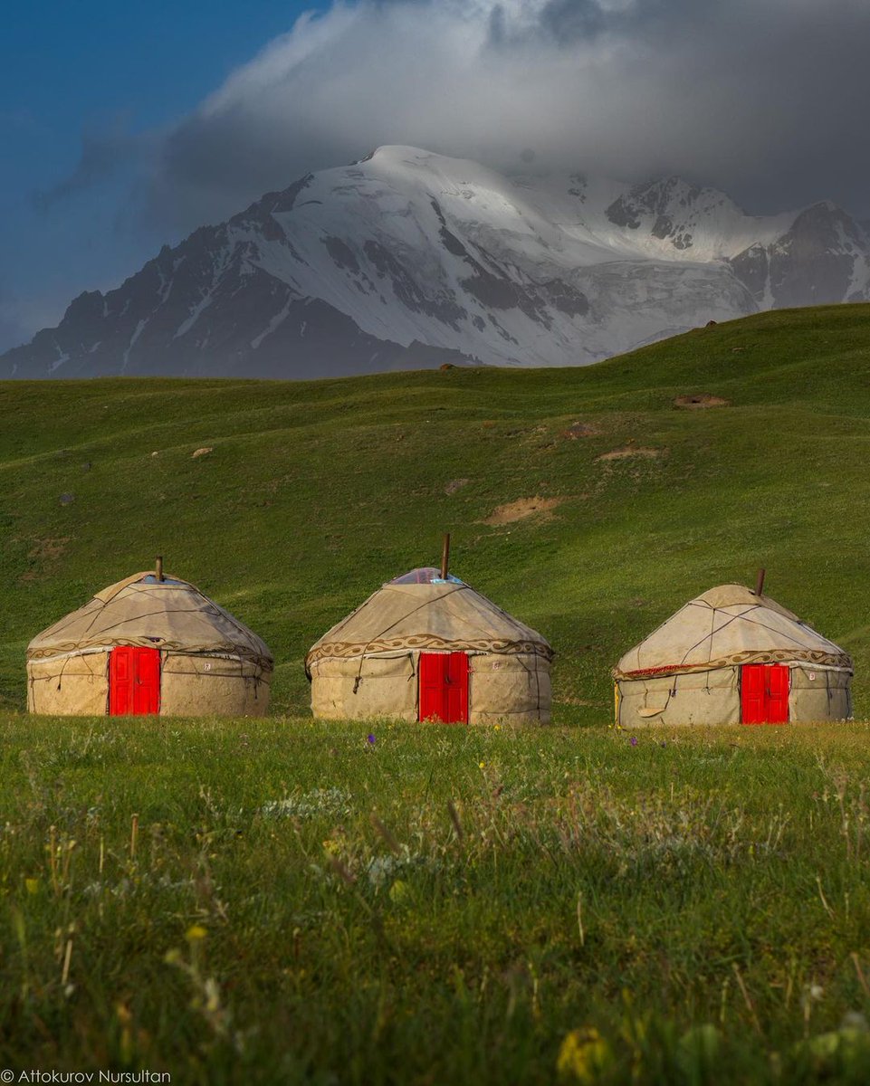 Алайга кош келиңиздер!
Welcome to Alay mountains!
Добро пожаловать в Алай! 🇰🇬🏔
📍Tulpar-Kol Lake yurt camp, Sary-Mogol village, Alay region, Osh district, Kyrgyz Republic 

📸 Автор мой коллега и старший товарищ Нурсултан Аттокуров 
instagram.com/p/CkGd1iJoroO/…