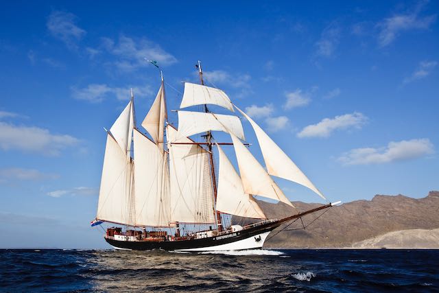 The best thing about cruising is the feeling of entering a new bay or harbour. Only 43 days left till we start our global voyage!🌍🌊⛵️ #globalvoyage #tallship #sailing