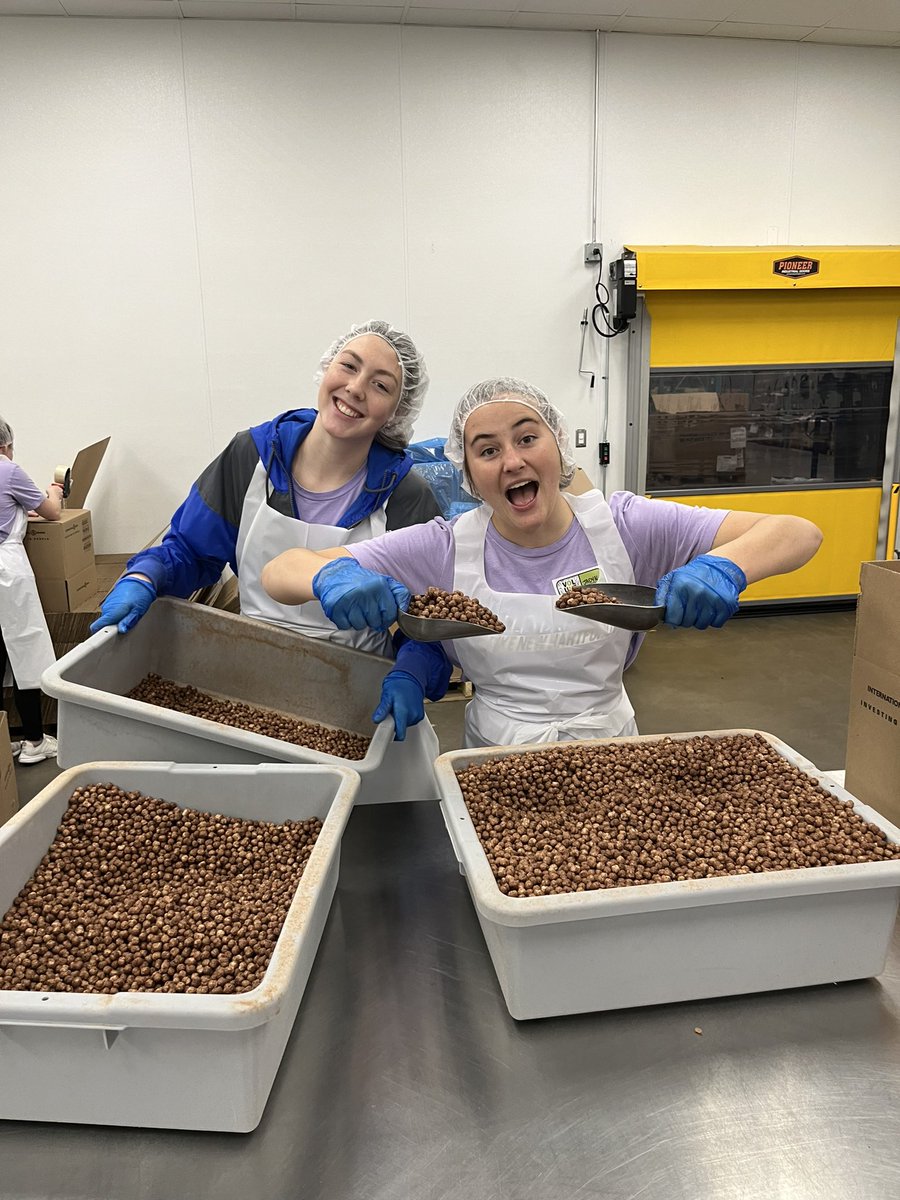 DnhCouncil's tweet photo. Today we volunteered at the North East Iowa Food Bank!
We labeled, bagged, and boxed 300 pounds of cocoa puffs, labeled 2000 bags, and labeled and boxed 1500 cans of corn. https://t.co/garfbUzkWK