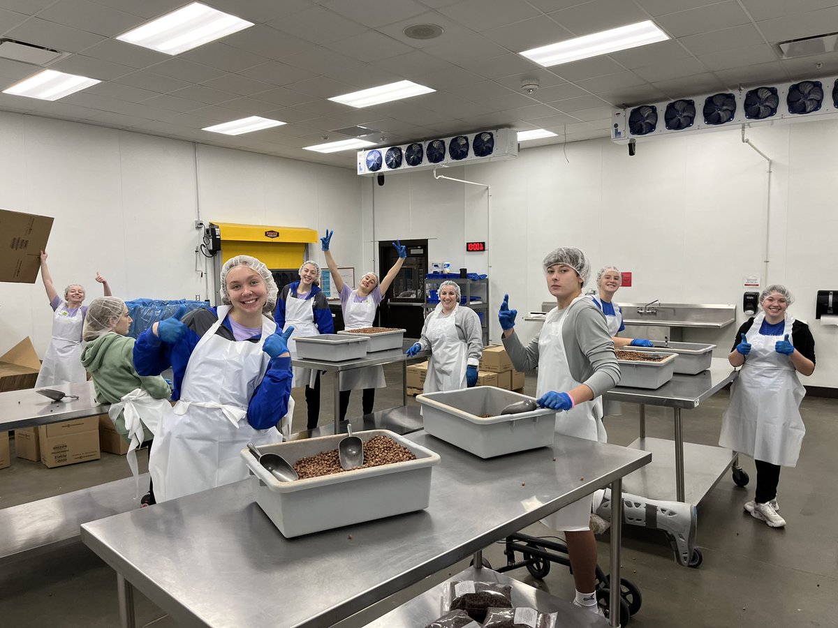DnhCouncil's tweet photo. Today we volunteered at the North East Iowa Food Bank!
We labeled, bagged, and boxed 300 pounds of cocoa puffs, labeled 2000 bags, and labeled and boxed 1500 cans of corn. https://t.co/garfbUzkWK