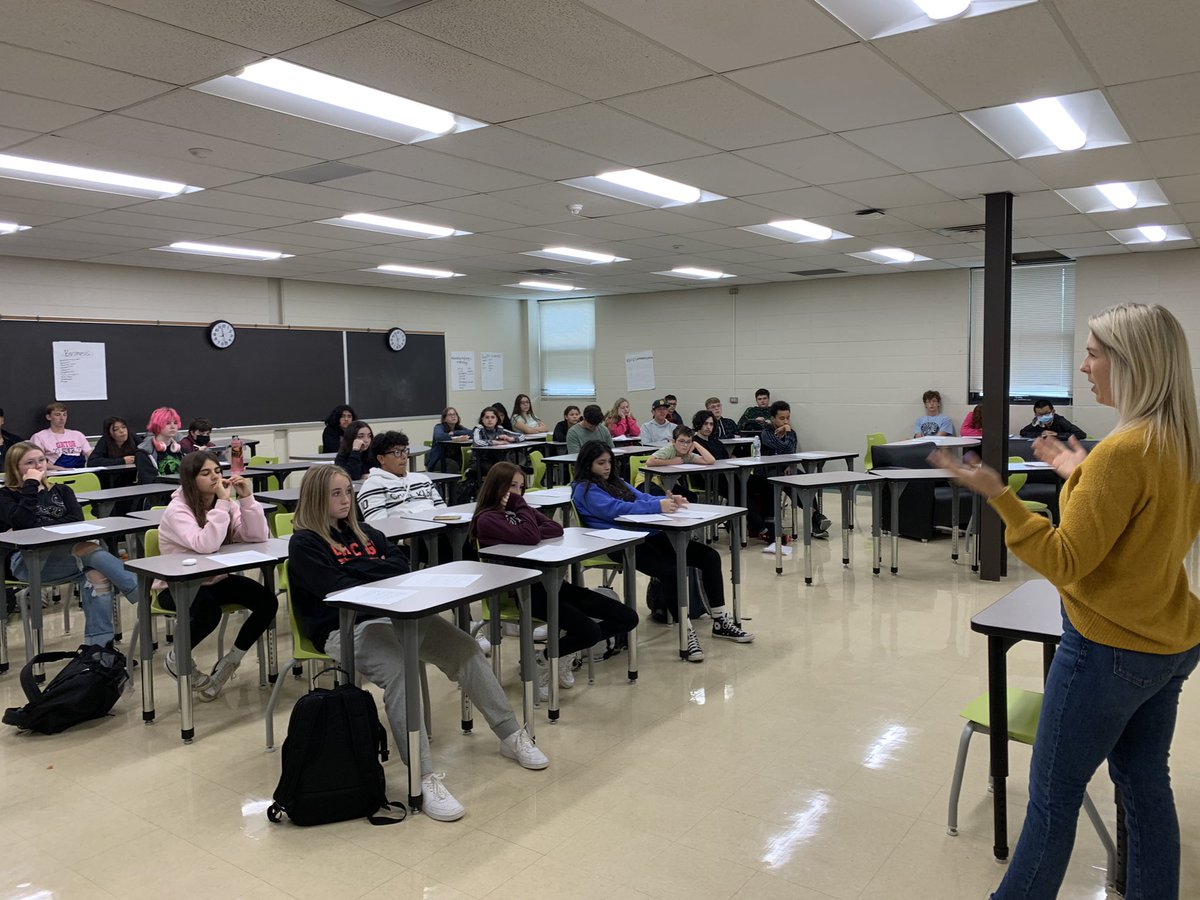 HKellyCG's tweet photo. Hitting the Human Services Career cluster: Thank you Center for Wellness Therapist Brooke Maher! #CareerExperienceProgram #clsengaged https://t.co/EBDRQqczXi