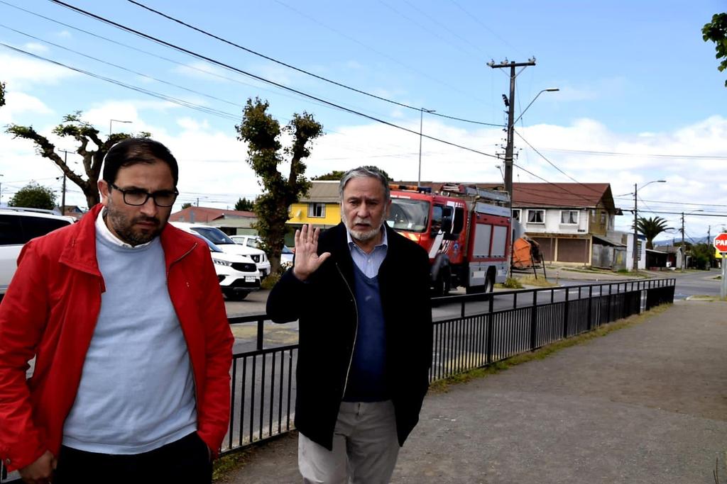 ⭕️ Suspendieron las clases en Escuela República del Perú de Hualpén por olor a gas posiblemente de Enap, así lo informó, la municipalidad de la comuna. Desde la empresa indicaron que la situación fue corregida 👇.